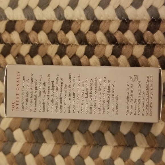 NIB Exuviance Radiance Serum - Picture 2 of 4